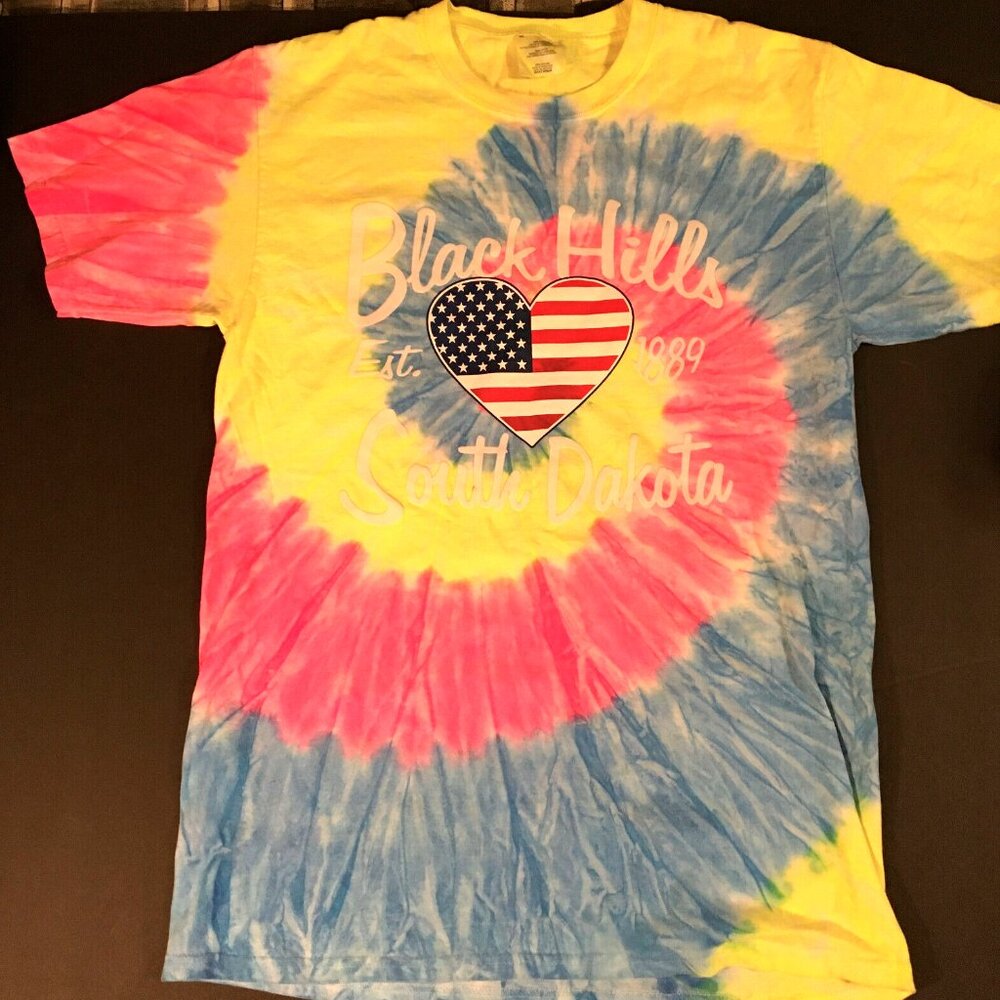 Tie Dye Black Hills South Dakota American Flag Heart T-Shirt Size Medium